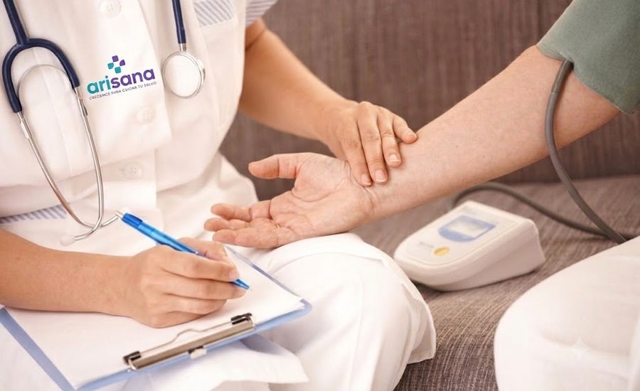 Control de toma de presión arterial en Centro Médico Arisana